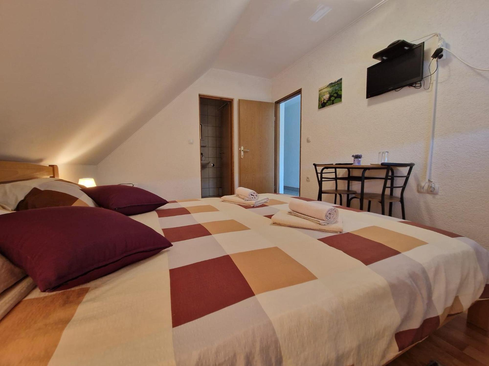 House Luketic Hotel Rastovača Eksteriør billede