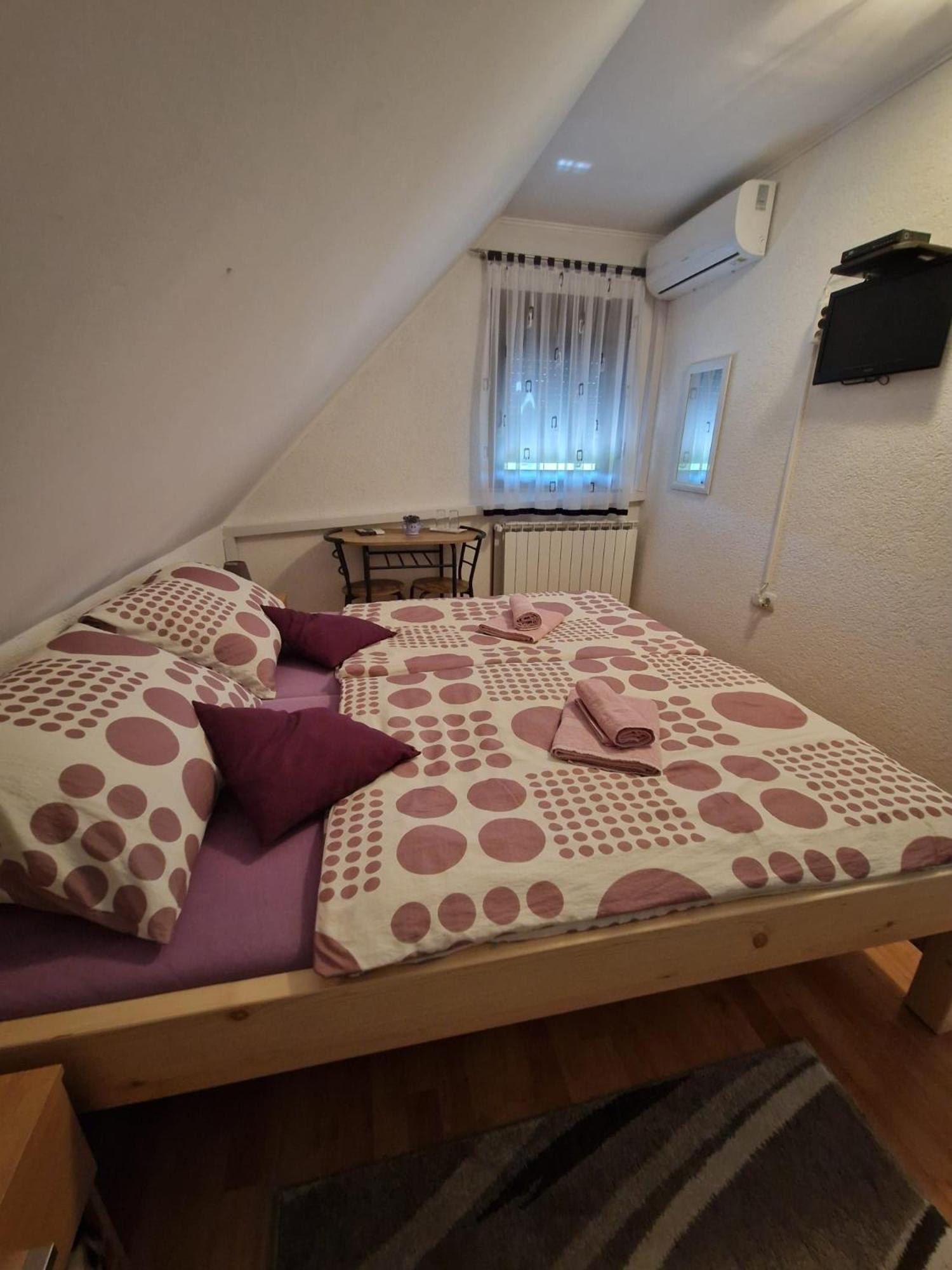 House Luketic Hotel Rastovača Eksteriør billede