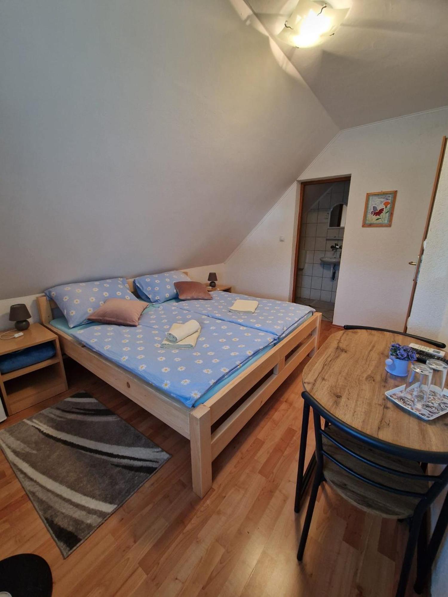 House Luketic Hotel Rastovača Eksteriør billede