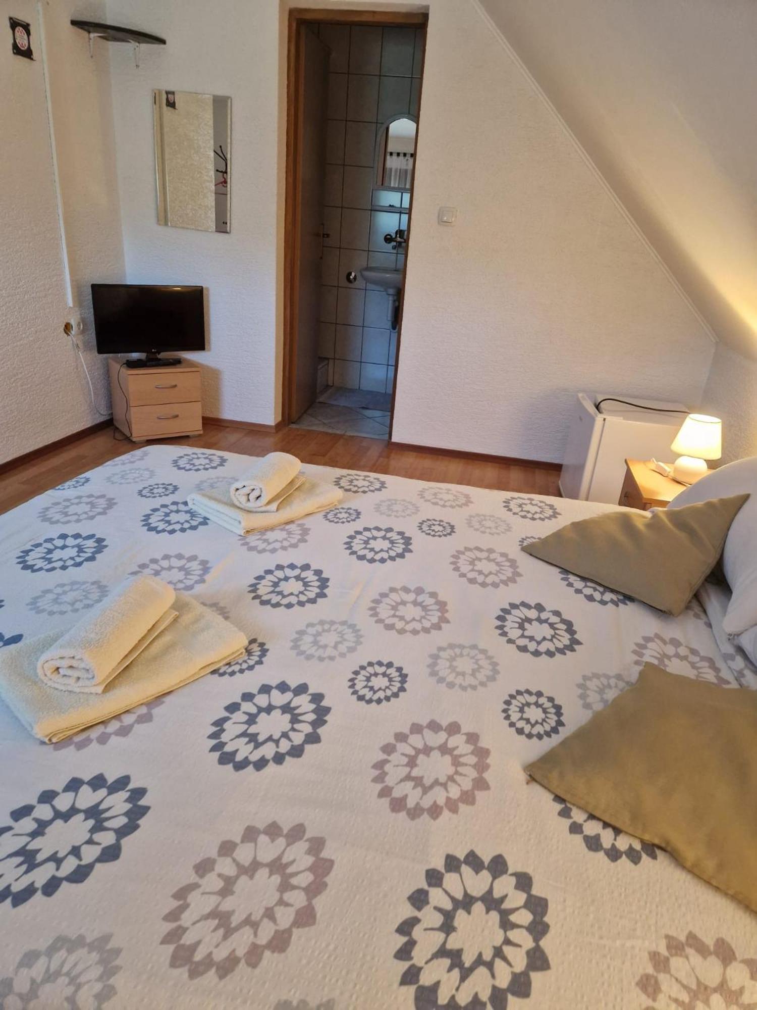 House Luketic Hotel Rastovača Eksteriør billede